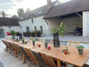 Le Verger Des Pierres Blanches,11 chambres,11 wc, 8 sdbs,pool chauffée 11 m 35p