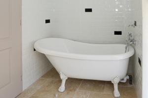 Villas Le Verger Des Pierres Blanches,11 chambres,11 wc, 8 sdbs,pool chauffee 11 m 35p : photos des chambres