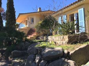 CASA LLU PILOTA - Grand appartement dans villa plein sud vue mer - Large apartment in a south-facing villa with sea view