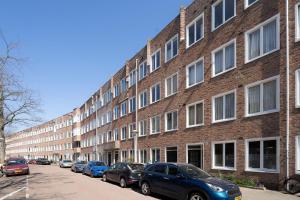 Light and quiet haven next to park