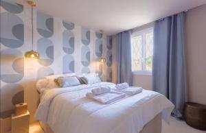 LE ROCHER avec terrasse et vue mer, près du centre-ville