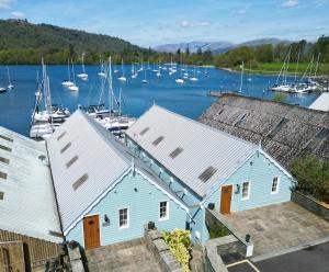 Osprey Boathouse - Luxury Lakeside retreat