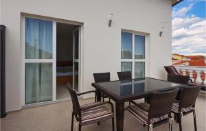 Beautiful Apartment In Vodice With Wifi 