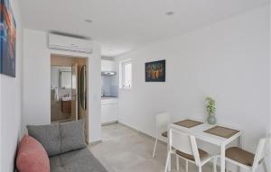 Beautiful Apartment In Vodice With Wifi