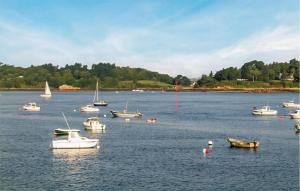 Maisons de vacances Cozy Home In Paimpol With Wifi : photos des chambres