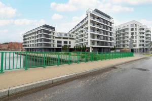 Nowoczesny Apartament Przy Rzece w Szczecinie z Widokiem i Parkingiem by Noclegi Renters