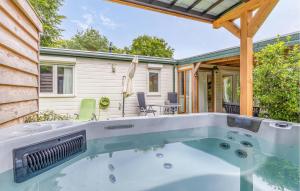 2 Bedroom Nice Home In Erm