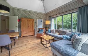 Nice Home In Dirkshorn With Wifi