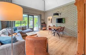 Nice Home In Dirkshorn With Wifi