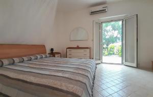 5 Bedroom Stunning Home In Vico Del Gargano
