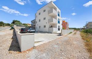 2 Bedroom Beautiful Apartment In Razanj