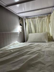 Bed and Pillow Hostel