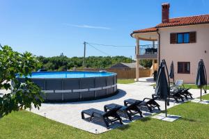 Luxurious new apartment with pool