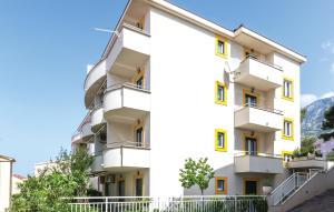 1 Bedroom Lovely Apartment In Makarska