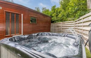 Gorgeous Home In Erm With Wifi