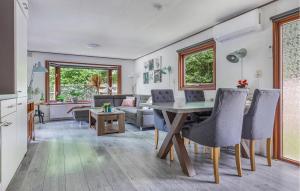 Gorgeous Home In Erm With Wifi