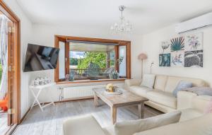 3 Bedroom Awesome Home In Erm