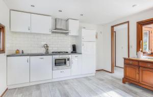 3 Bedroom Awesome Home In Erm