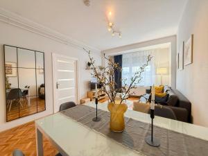 Riverside Apartment with Views