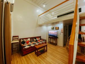 The River House - Govantes Guesthouse