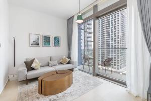 Free housekeeping visits during your stay - StayShort - Dubai Marina flat sleeps 3 with City Views