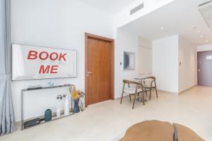 Free housekeeping visits during your stay - StayShort - Dubai Marina flat sleeps 3 with City Views