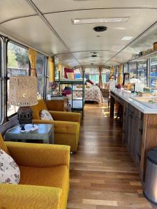 Green Bus unique & private 3 min from Coral Bay