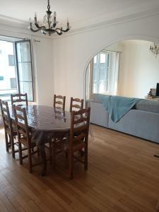 Appartements Appartement style bourgeois a Chambery : photos des chambres