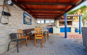 Stunning Apartment In Valbandon With Wifi 