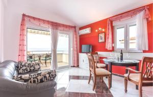 1 Bedroom Amazing Apartment In Makarska