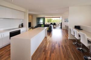 Blissful Bay- WIFI, Beachfront