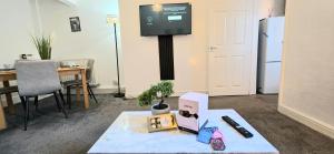 Comfy 3BR - Sleeps 5 - Fast WiFi -Parking