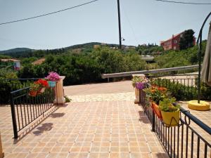 Maniata Holiday Apartments