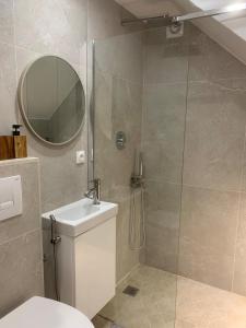 studio indépendant plain pied jardin & piscine