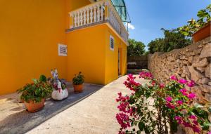 Gorgeous Apartment In Razanac With Wifi