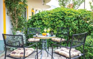 1 Bedroom Beautiful Apartment In Makarska