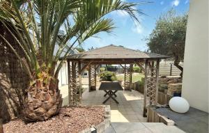 Maisons de vacances Lovely Home In Landivisiau With Sauna : photos des chambres