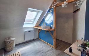 Maisons de vacances Lovely Home In Landivisiau With Sauna : photos des chambres