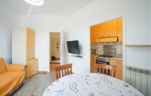 2 Bedroom Cozy Apartment In Savona