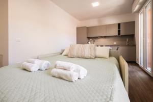 AmazHome - New House with Parking near the Sea