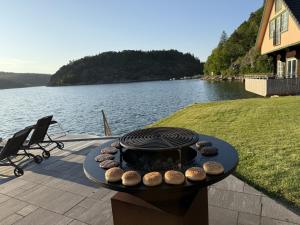 Log cabin with pool, sauna and boat by Torreby Castle