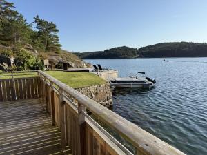 Log cabin with pool, sauna and boat by Torreby Castle