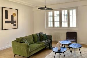 Spacious 2 room Luxury renovated Terrace Garage-Madeleine