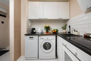 2-bedroom Warsaw Breweries Living Suite close to METRO bus tram