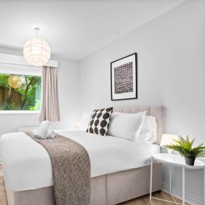 Stylish 2-Bed Apartment - Netflix, Garden & Free Parking 21E