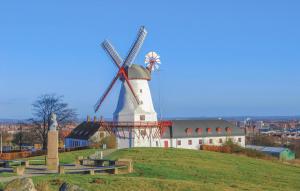 Beautiful Home In Sydals With Wifi