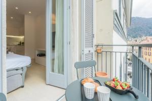 Central & White Apartment by RentComo