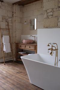 Hotels Chateau Royal de Benays - Hotel : photos des chambres