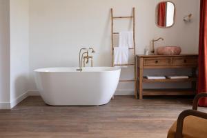 Hotels Chateau Royal de Benays - Hotel : photos des chambres