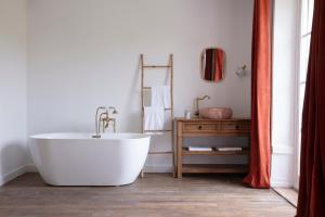 Hotels Chateau Royal de Benays - Hotel : photos des chambres